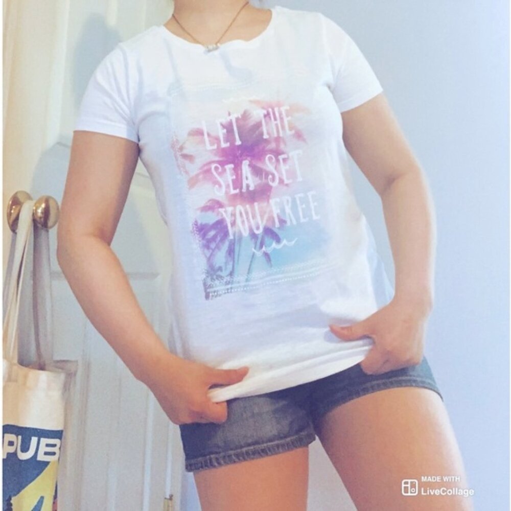 🐚 “Let the Sea Set You Free” Graphic Top 🐚